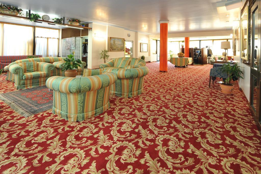 Hotel Ferrari Salsomaggiore Terme Exteriör bild